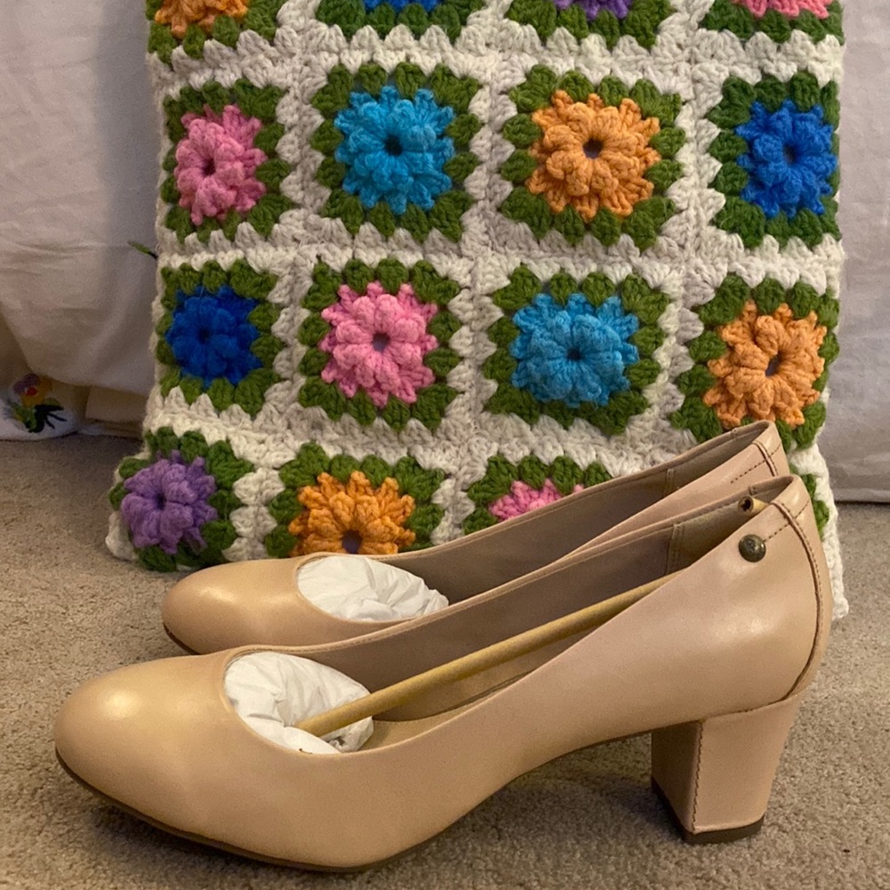Hush Puppies Nude Leather Imagery Pumps (New in Box) (Size 9.5)